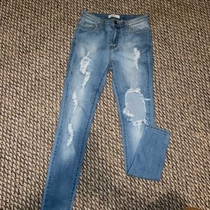 Distressed skinny jeans